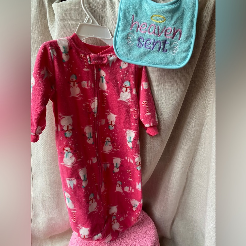 Bundle of Girl Baby/Infant clothes - 0-3 months. 0-9 months and one size bibs